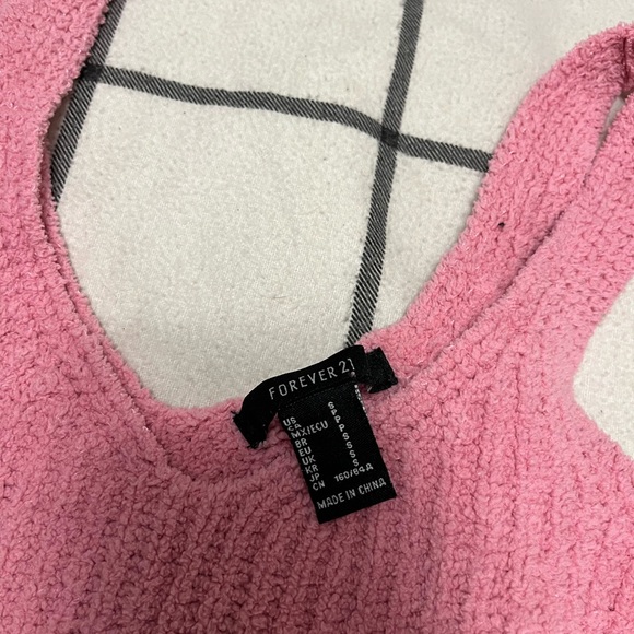 Pink fluffy cropped tank top - Picture 2 of 2